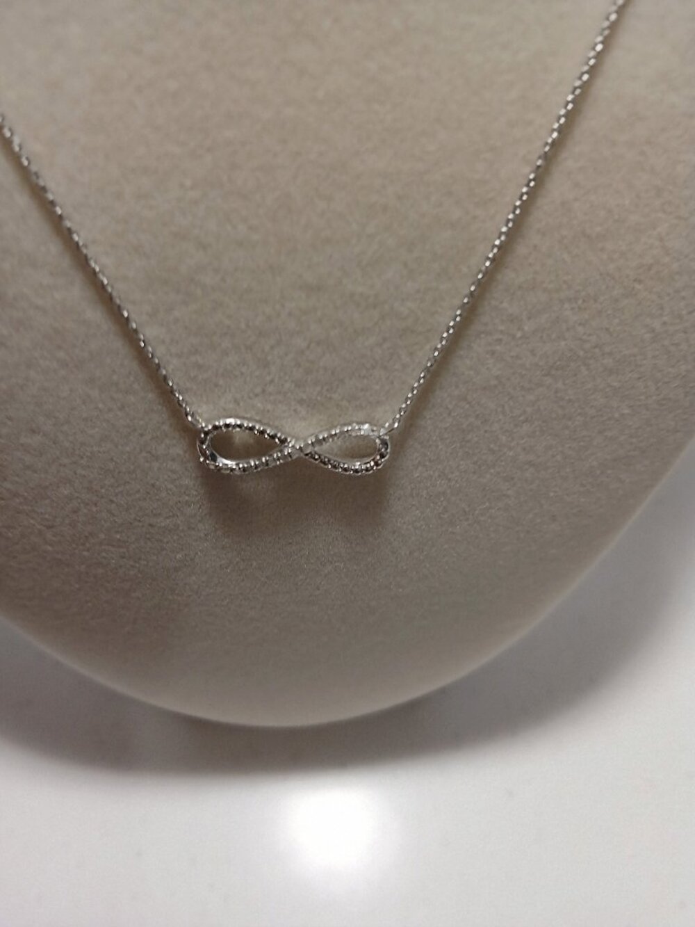 Diamond Necklace (1/10 ct.). Sterling Silver Length 18"